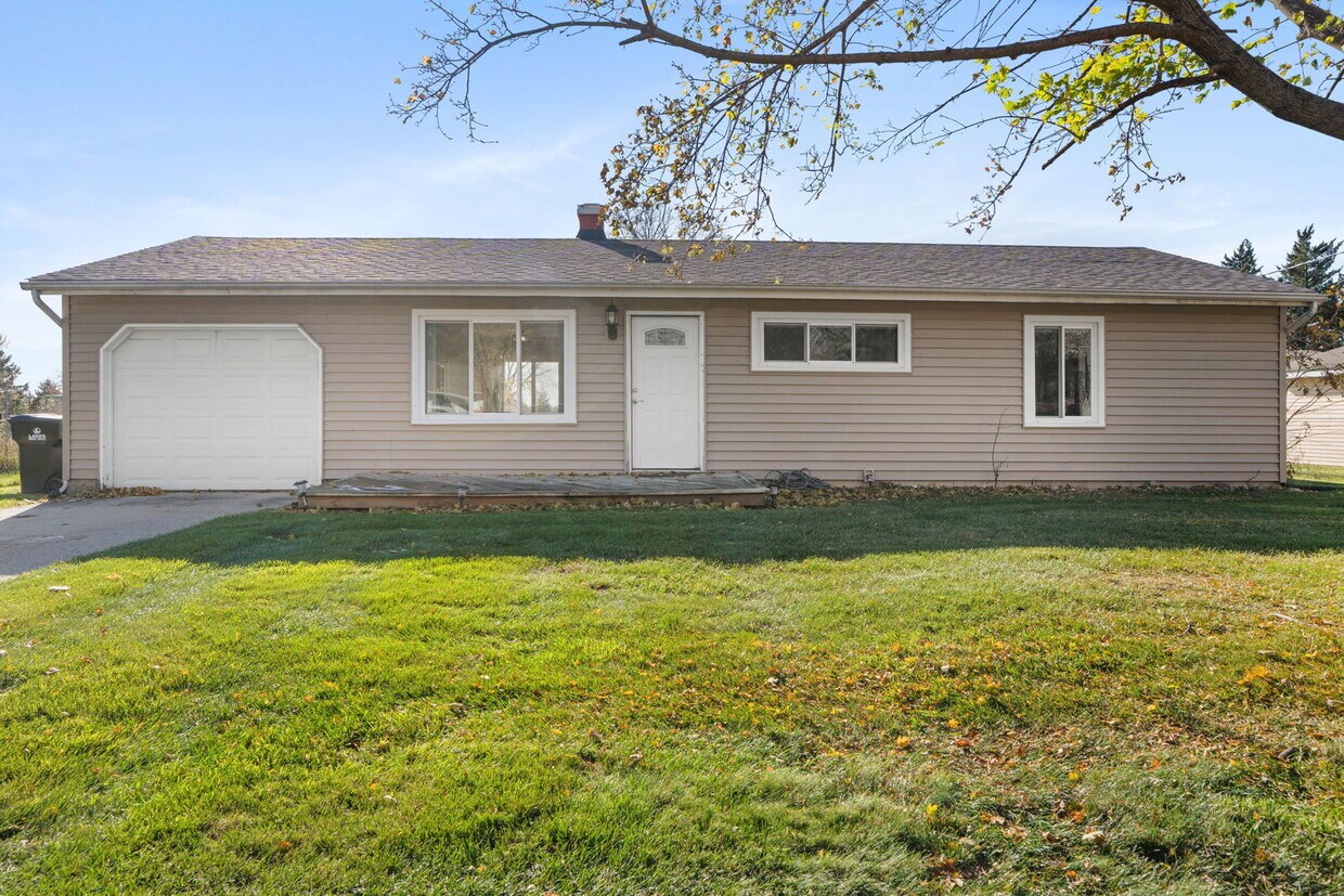 Foto principal - 5011-5013 Three Oaks Rd