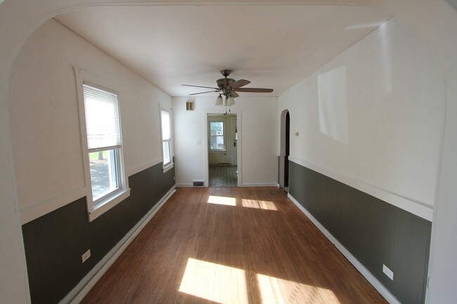 Foto del edificio - 421 Barrington Rd