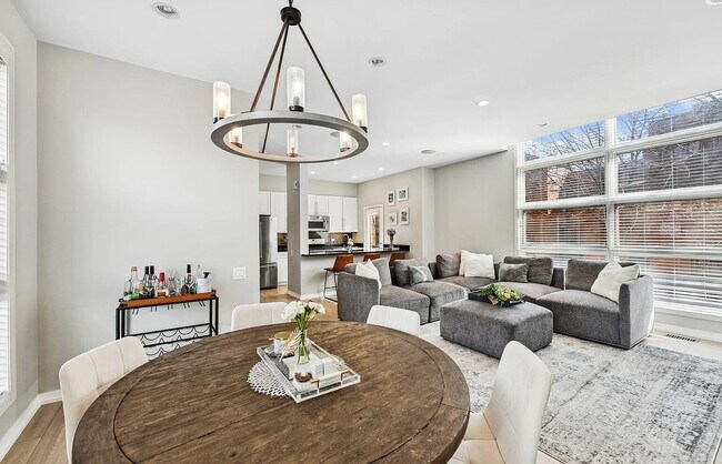 Foto del edificio - Comfortable Living in a Desirable Area