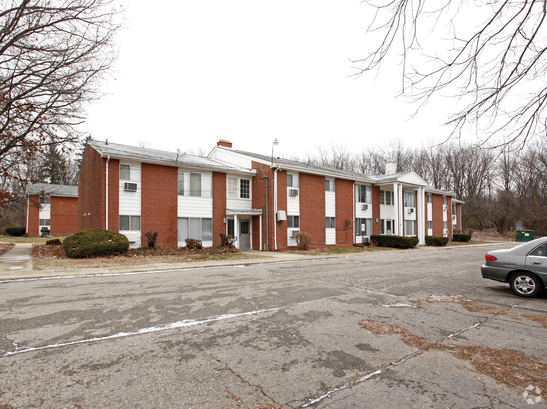 Primary Photo - Greenbrier Apartments