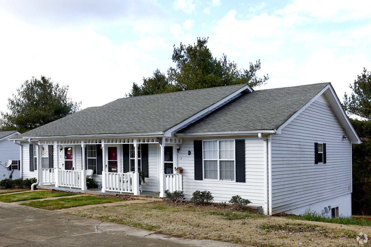 Primary Photo - Country Manor Apartments