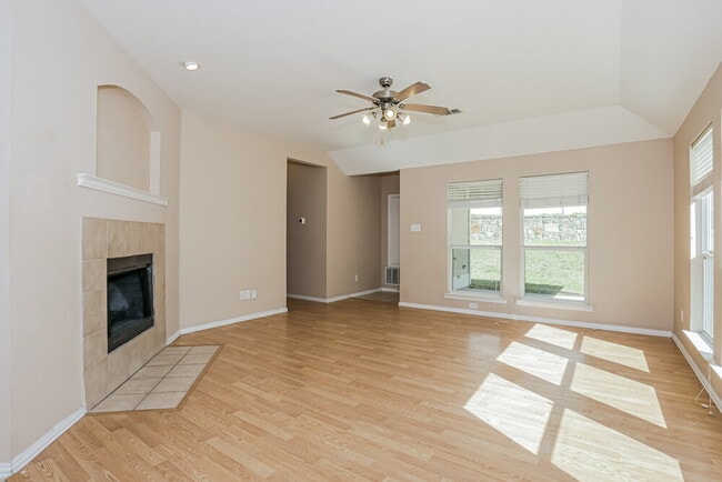 Building Photo - 317 Creekview Dr