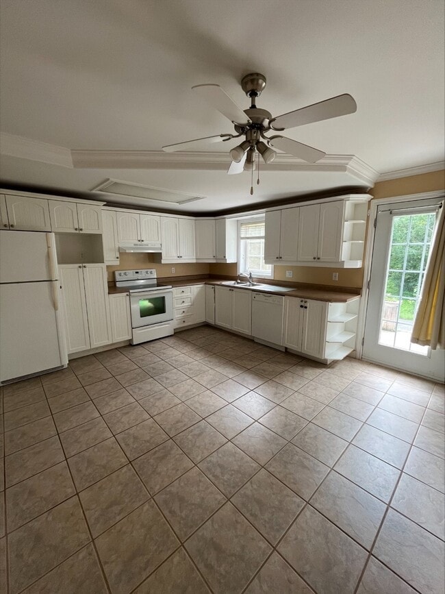 Building Photo - 960 Meadow Ave