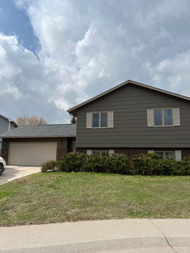 Building Photo - 3403 Hallmark Ct