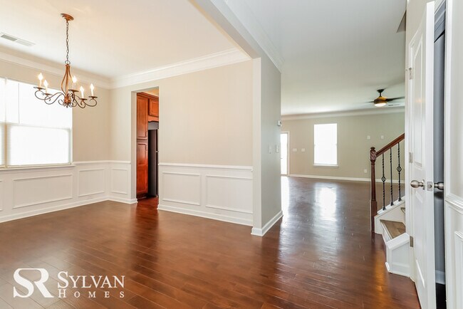 Building Photo - Don't miss out on this fabulous home!