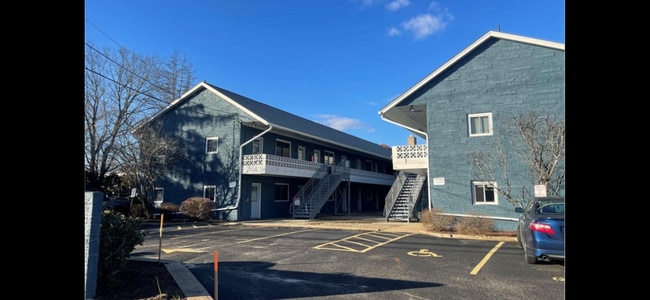 Building Photo - 94 Cowesett Ave