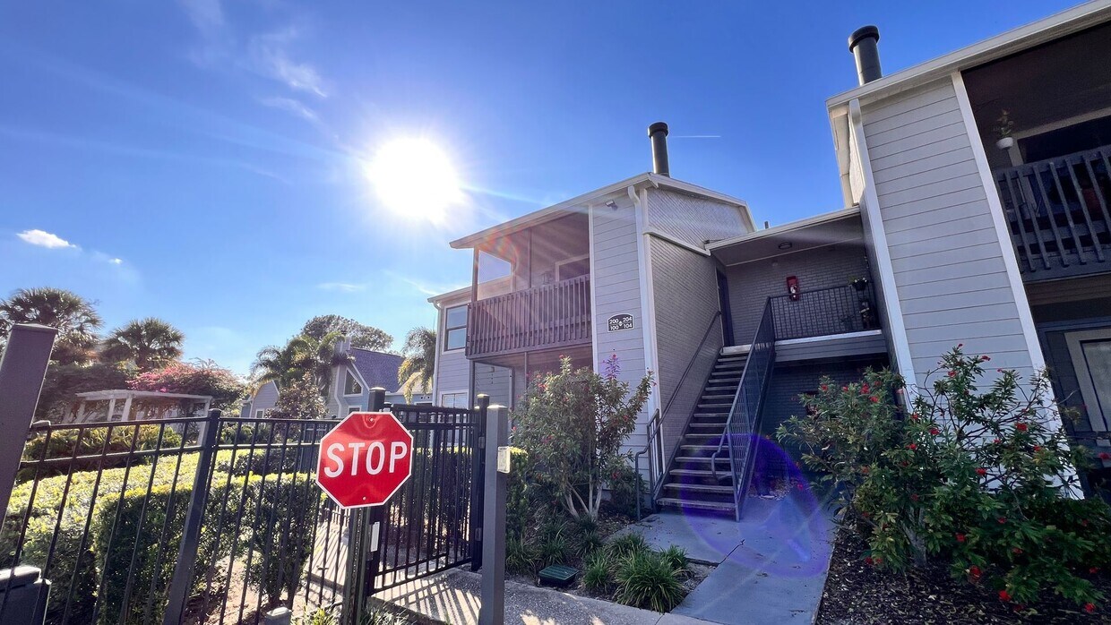 Foto principal - Cozy Casselberry Condo Available - Move In...