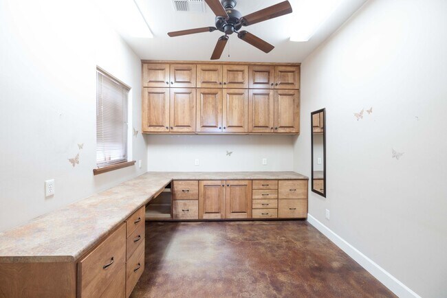 Building Photo - 3942 S Ave 4 1/2 E