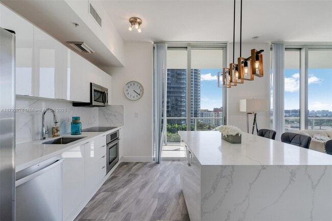 Foto del edificio - 3470 E Coast Ave
