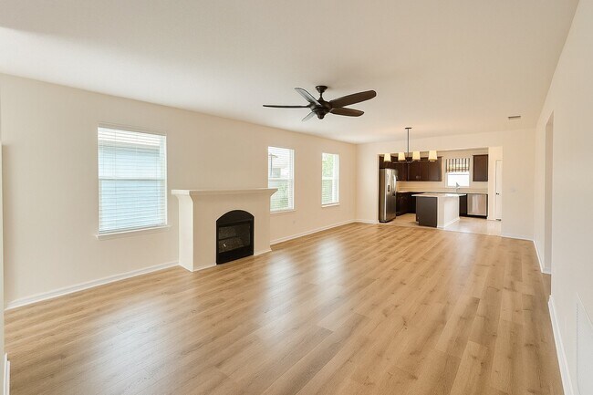 Building Photo - 9011 Royal River Cir