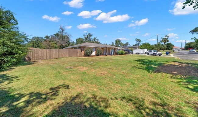 Foto del edificio - 1018 W 12th St