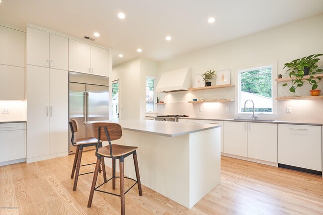 Kitchen - 4 Caledonia Ave
