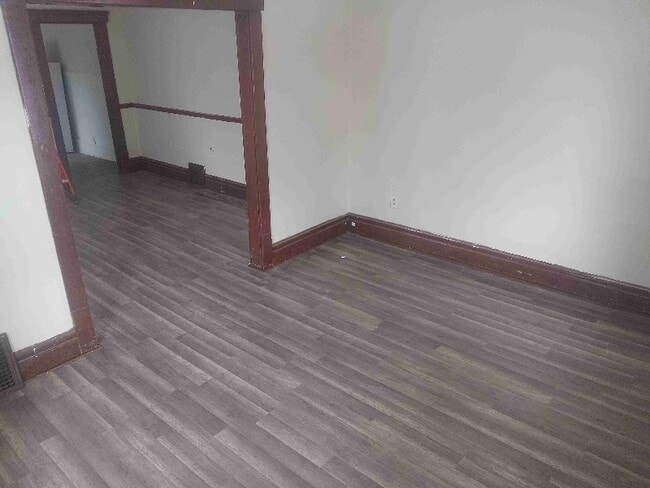 Building Photo - 49 E Archwood Ave