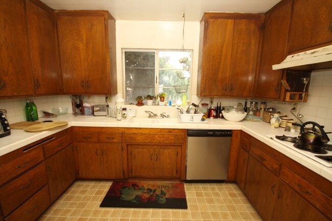 Cocina orientada al este - 11061 Missouri Ave