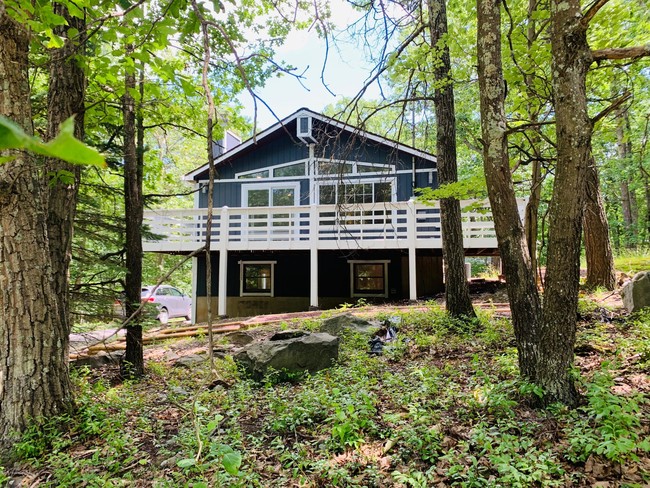 Building Photo - 227 Forest Dr