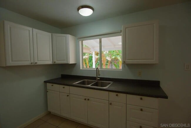 Building Photo - 6124 Mary Ln Dr