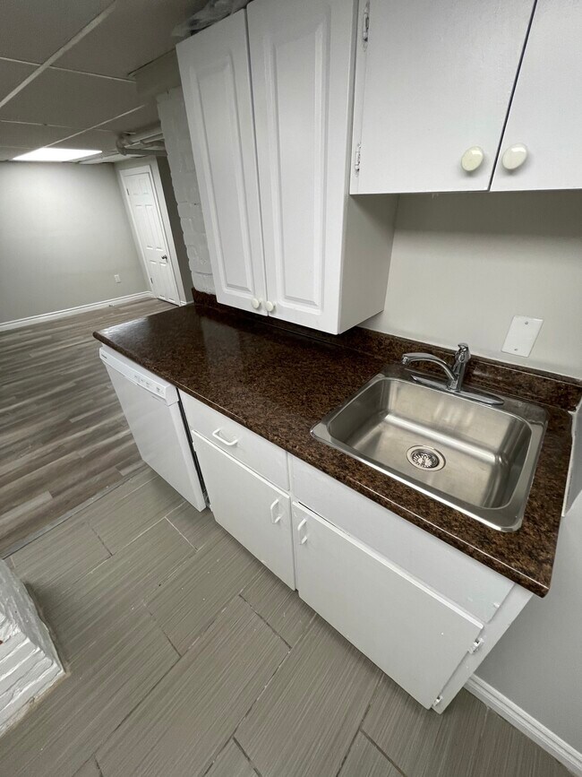 Photo du bâtiment - Charming South-End One-Bedroom Apartment in Victorian-Style Home – Steps from Dalhousie's Sexton ...
