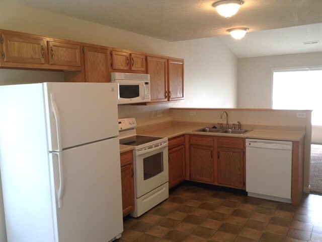 Building Photo - 2027 River Birch Dr