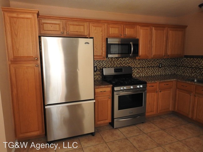 Building Photo - 2756 Panorama Heights Dr SE
