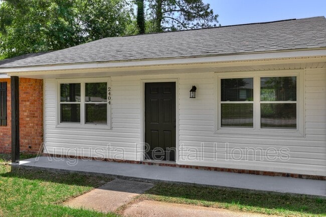 Building Photo - 2404 Southdale Dr