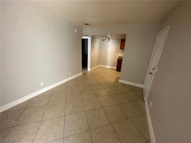 Foto del edificio - 4200 S Valley View Blvd