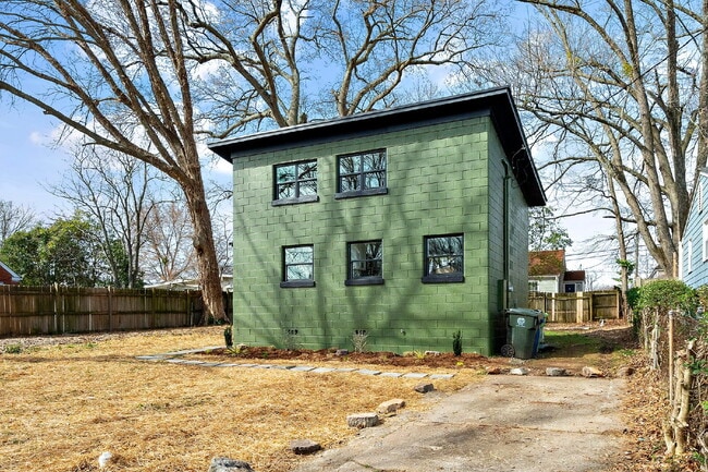 Building Photo - 210 Lincoln Ct