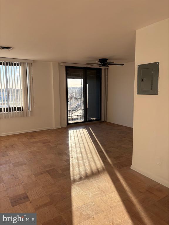 Foto del edificio - 3450 Toledo Terrace