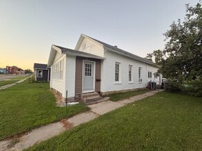 Building Photo - 1003 8th Ave