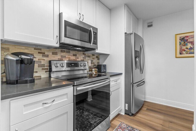Foto del edificio - 401 Brackenwood Ln S