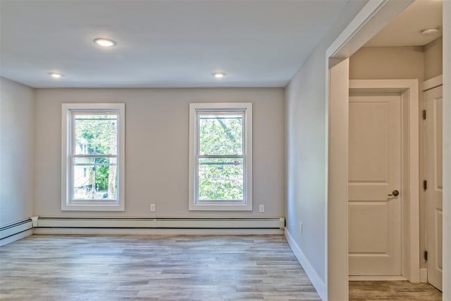 Building Photo - 47 Pearsall Ave