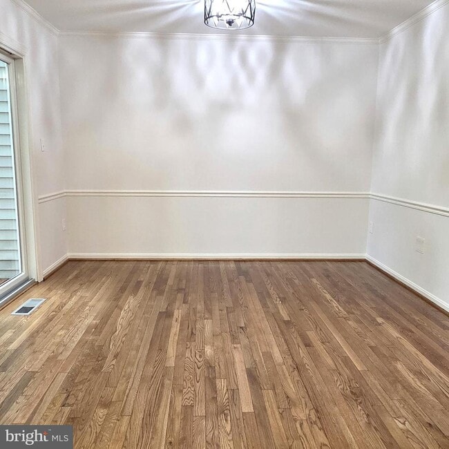 Building Photo - 10617 Pine Haven Terrace