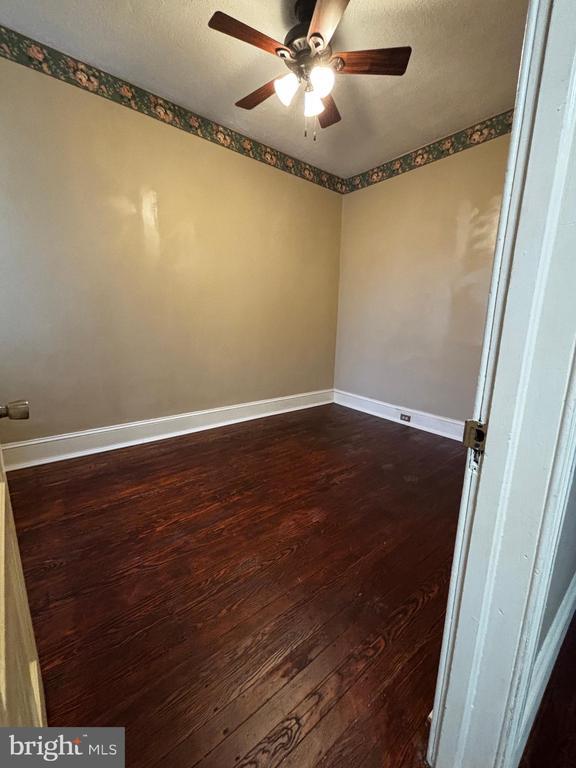 Building Photo - 2041 E Cambria St