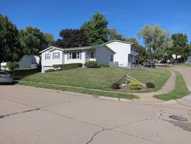 Building Photo - 606 Northbrook Dr
