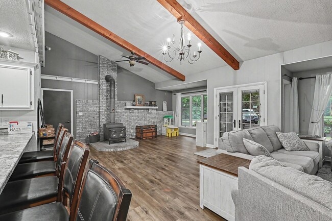 Building Photo - Rent: $2750; 6 beds 3 baths