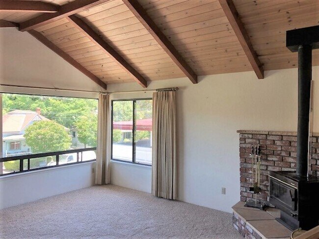 Foto del edificio - Downtown SLO 3 Bedroom / 2 Bath / 2 Car Garage