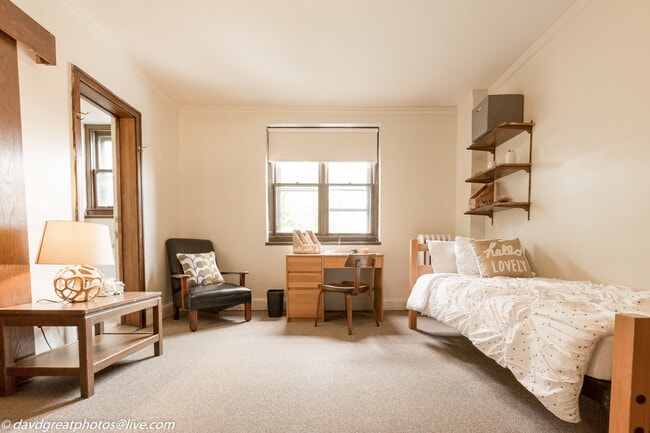 Interior Photo - 5748 Blackstone By 3L Living