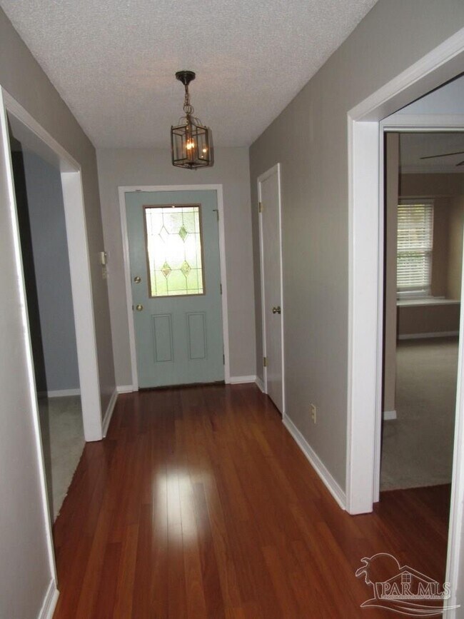 Building Photo - 9009 Woodrun Ln
