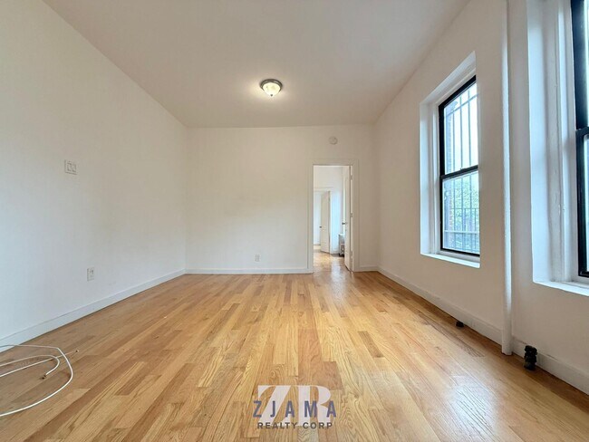 Building Photo - 720 Degraw St