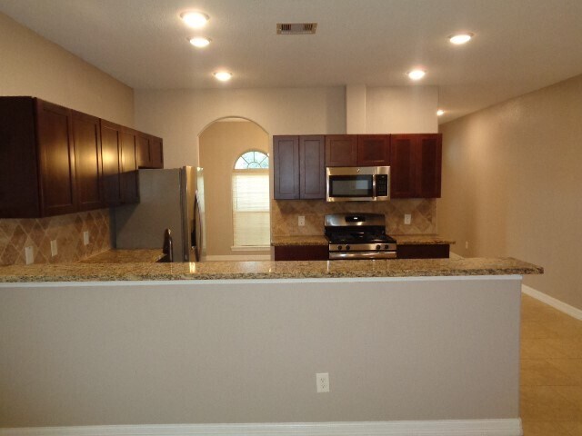 Foto del edificio - 6510 Holly Cove Ln