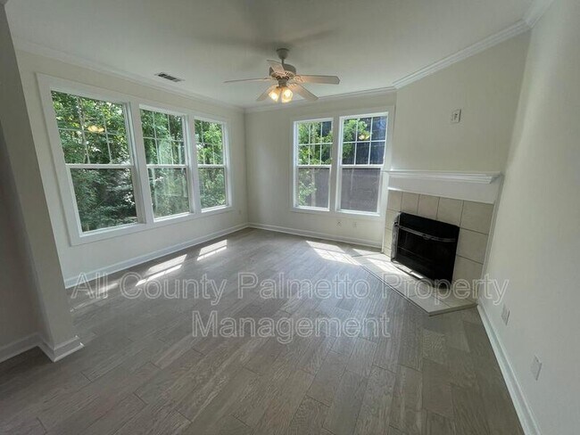 Foto del edificio - 130 River Landing Dr