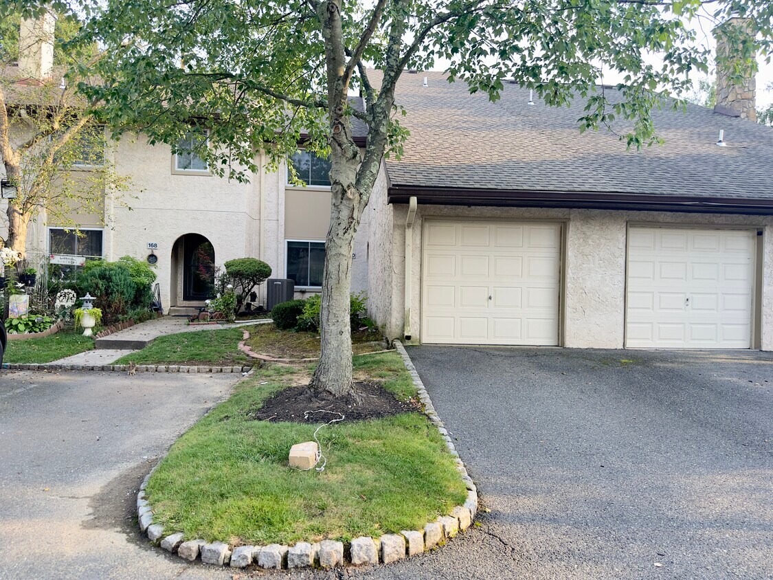 Foto principal - 170 Thoreau Dr