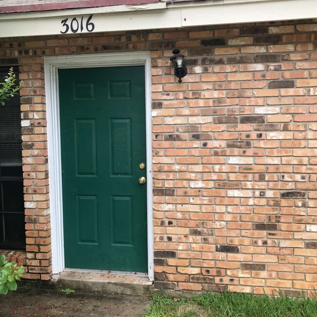 Foto del edificio - 3016 Zachry Ave