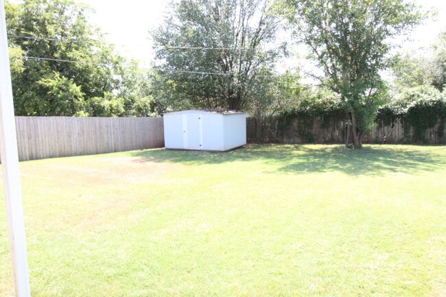 Building Photo - 524 E Atkinson Dr