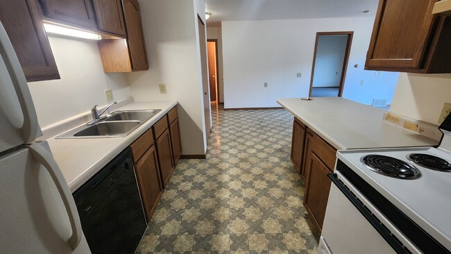 Building Photo - 1st Month's Rent Half Off!! Large 2 Bedroo...