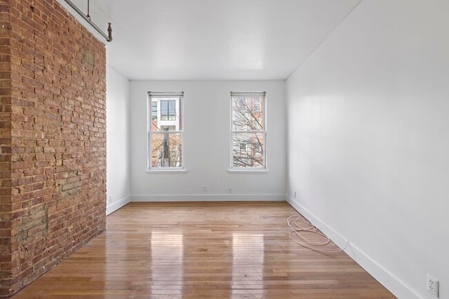 Building Photo - 309 Monroe St