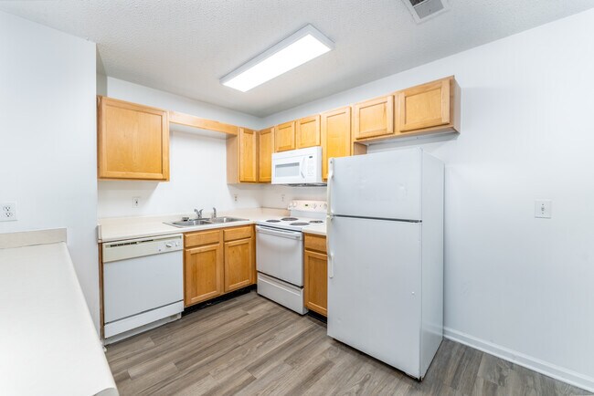 Cocina - Reynolds Place Apartments: NEAR UNCG