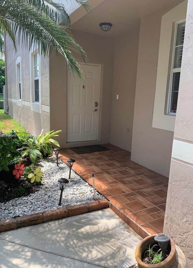 Foto del edificio - 2249 Salerno Cir