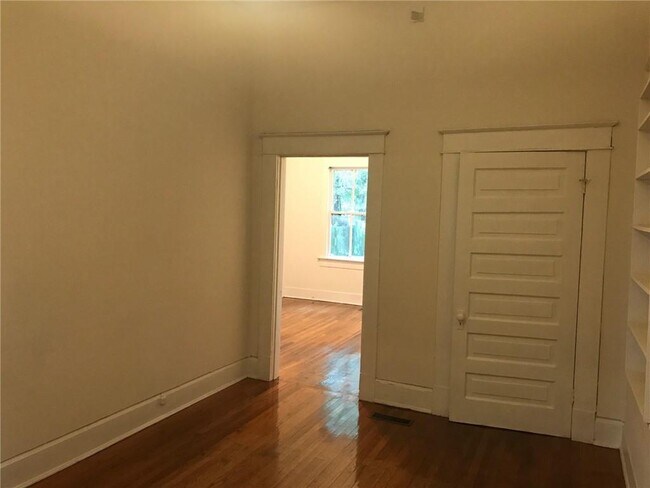 Foto del edificio - 855 Savannah St
