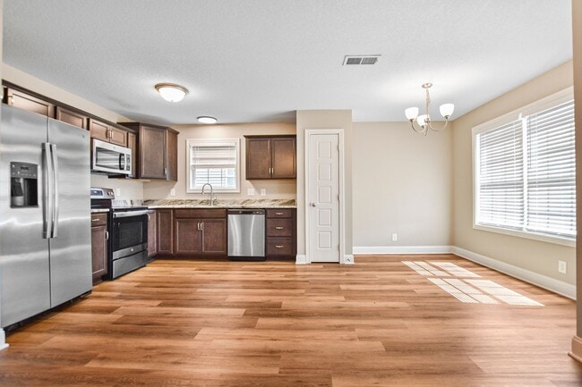 Building Photo - Pet Friendly Three Bedroom!