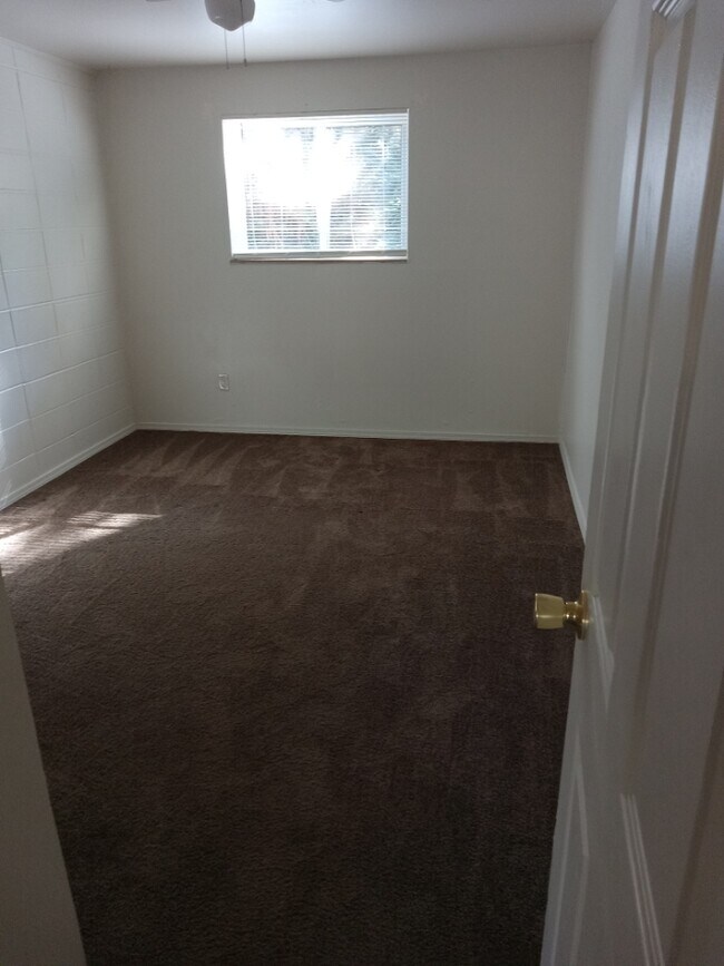Foto del edificio - 2408 Williams Creek Rd